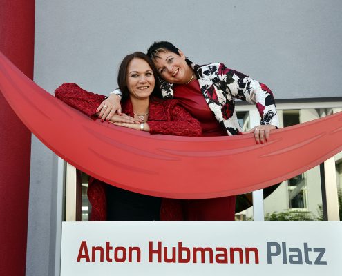 Geschäftsführung heute: Tochter Ing. Anita M. Hubmann und BM SV Marianne Dobler-Hubmann, MSc